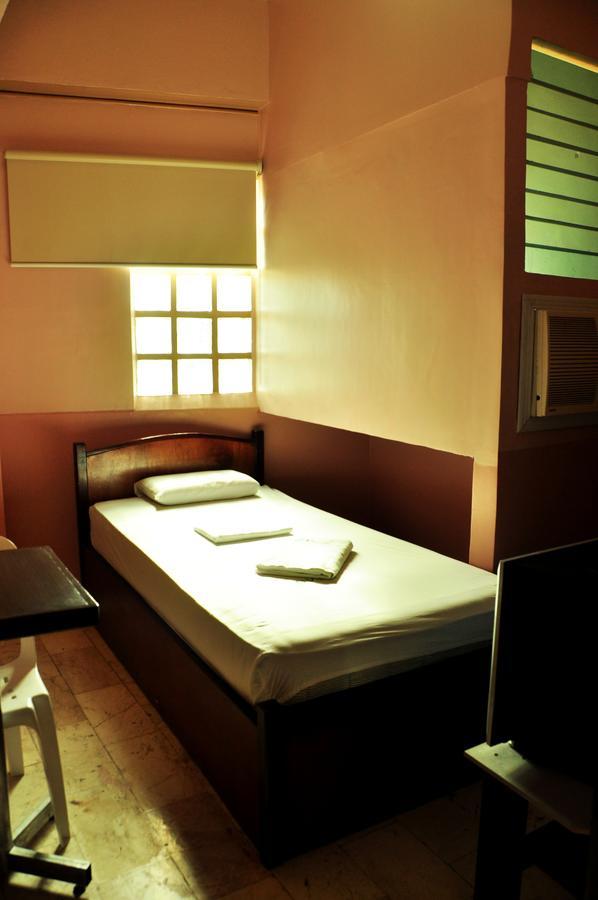Gv Hotel - Talisay City Екстериор снимка